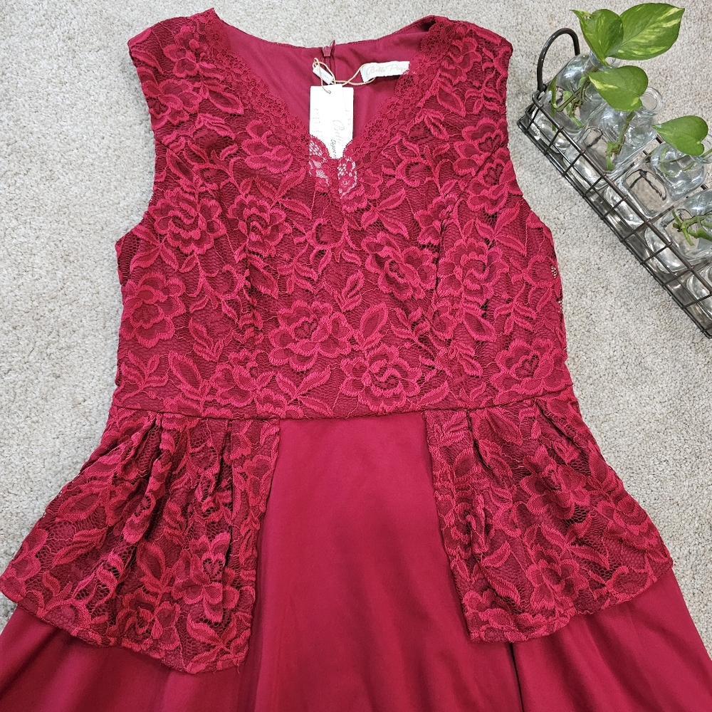 NWT Women Red Lace flowy Dress Size Large